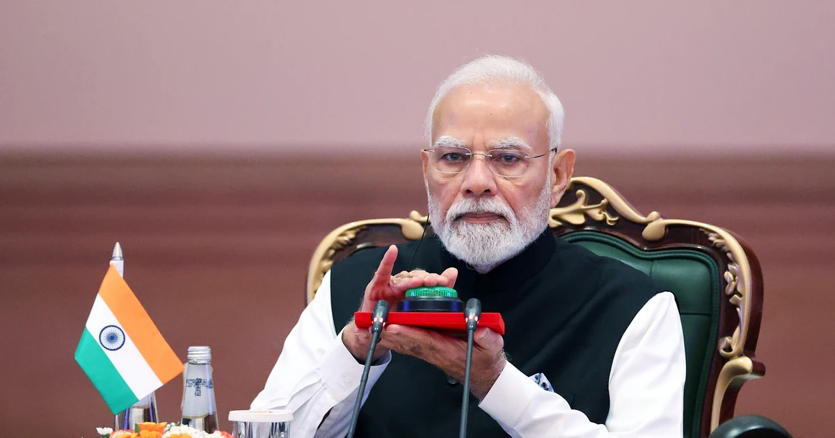 Vietnamese leaders congratulate Indian PM on 25 years in public service