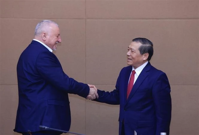 Vietnam, Hungary enhance friendship