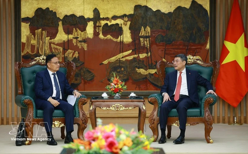 Vietnam prioritises strengthening relations with Laos