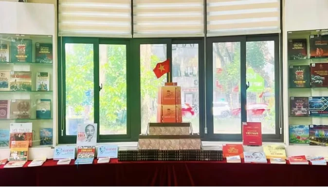 Hanoi showcases hundreds of documents, books, newspapers on August Revolution