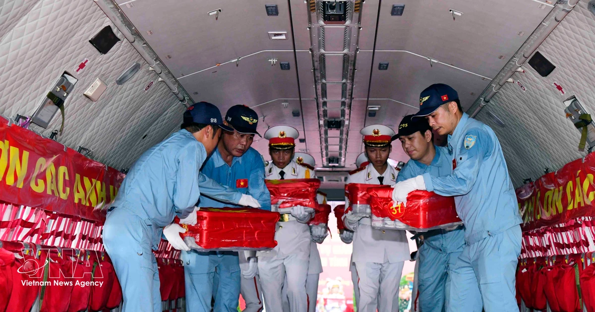Special flight carries over 7,000 samples of war martyrs’remains to Hanoi for DNA identification