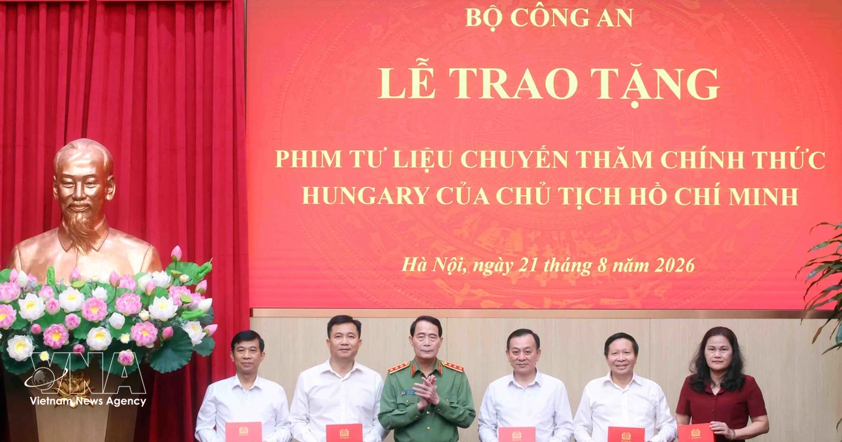 Archival footage of President Ho Chi Minh in Hungary presented to agencies