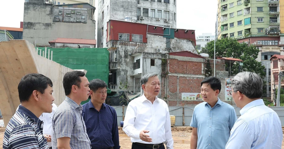 Top leader inspects key transport, education infrastructure projects in Hanoi