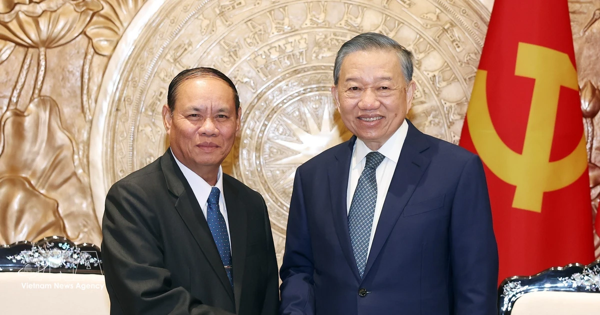 Vietnam gives highest priority to developing relations with Laos: Top leader