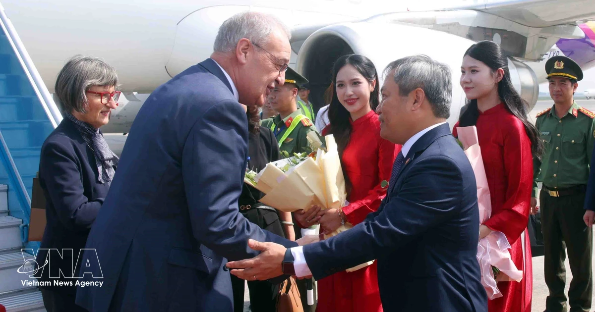 Swiss President Guy Parmelin arrives in Hanoi, beginning official visit to Vietnam