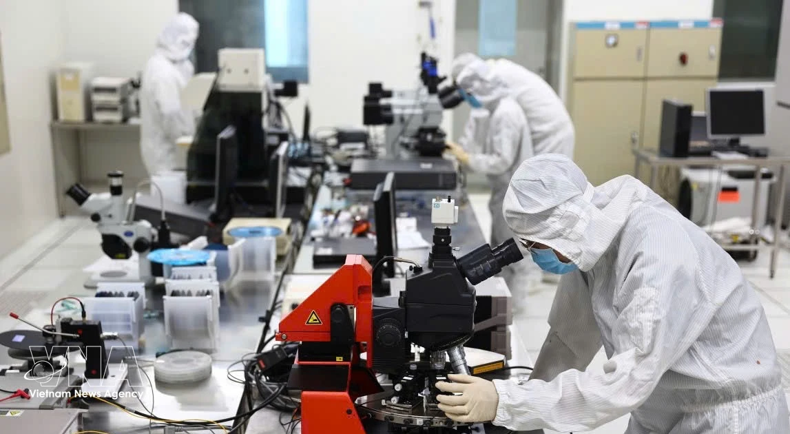 Singapore’s tech adaptation offers lessons for Vietnam: Insiders