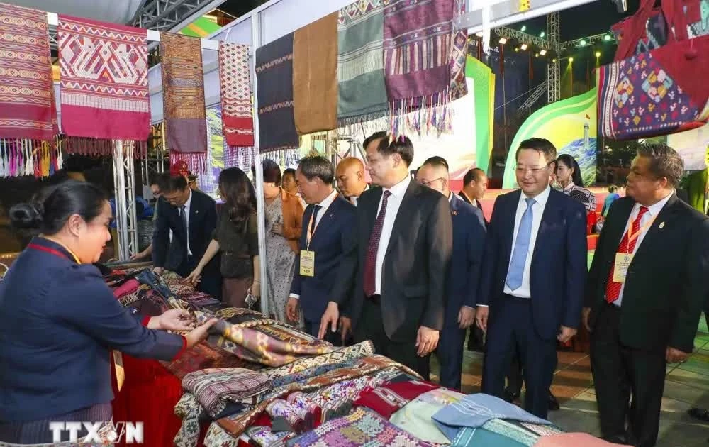 Dien Bien fair promotes Vietnam-Laos -China trade links