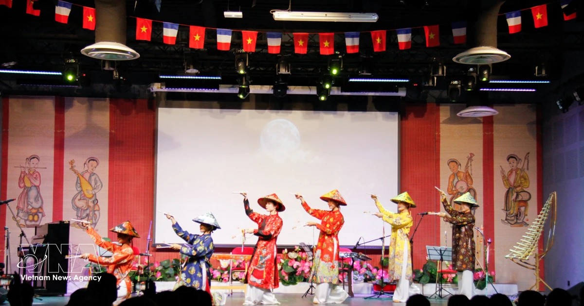 Vietnamese cultural events impress audiences in Paris