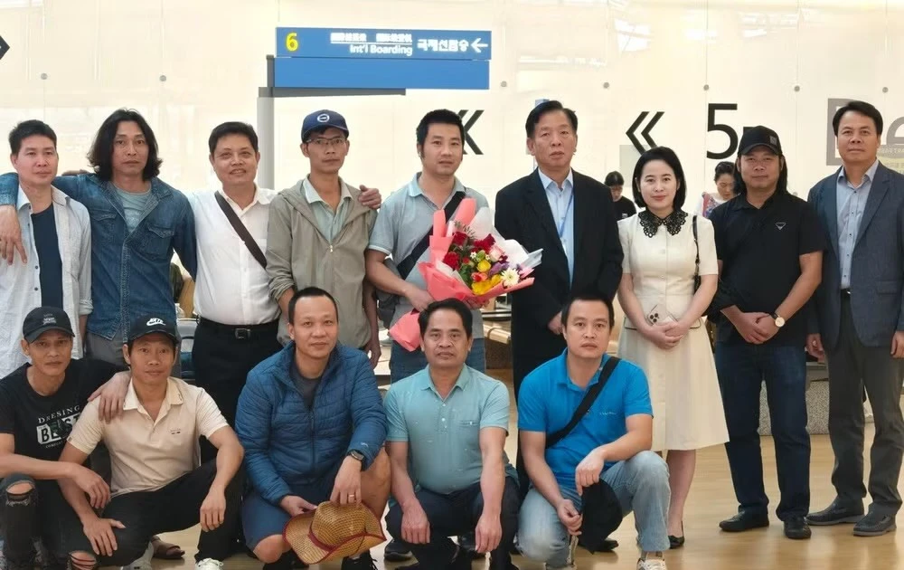Vietnamese Embassy in RoK completes citizen protection, helps stranded sailors return home