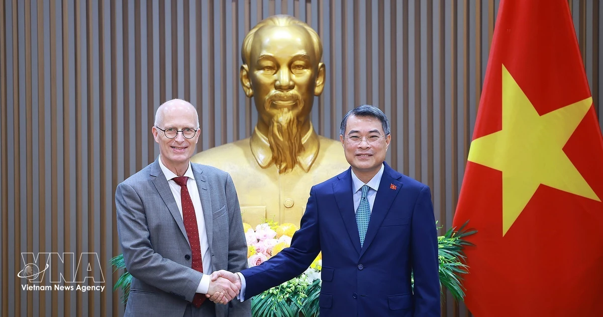 PM welcomes Hamburg city’s investments in green transition, renewable energy