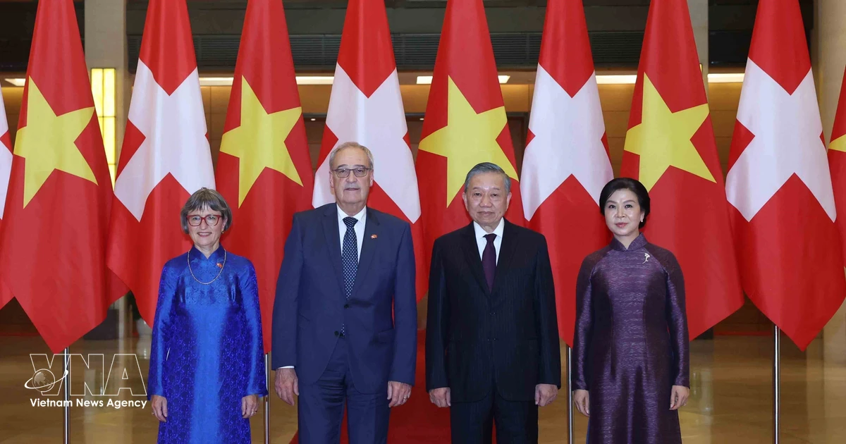 Top Vietnamese leader hosts welcome ceremony for Swiss President
