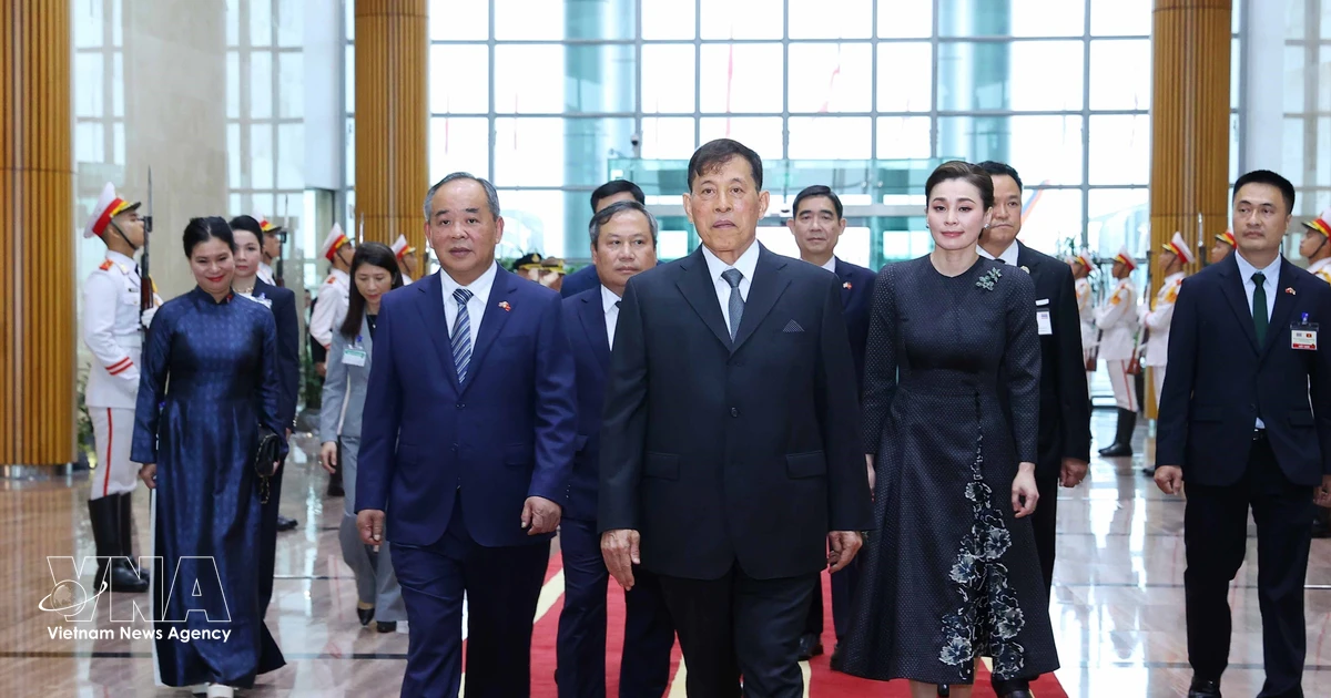 Thai King, Queen arrive in Hanoi for State visit to Vietnam