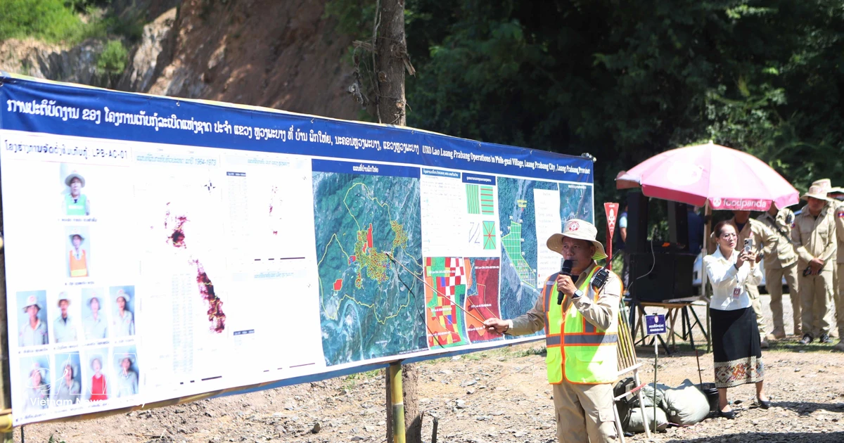 International delegates inspect UXO clearance efforts in Laos