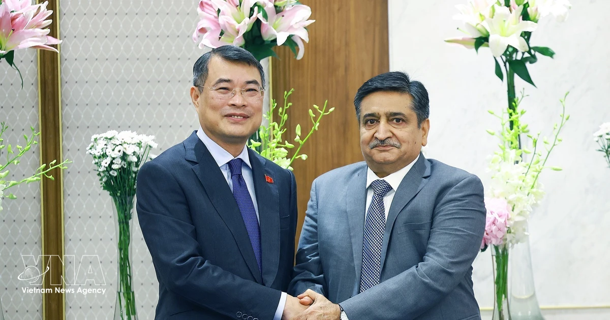 PM urges Indian groups to invest in clean energy, infrastructure in Vietnam