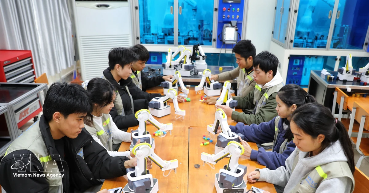 Vietnam steps up semiconductor talent training to meet market demand