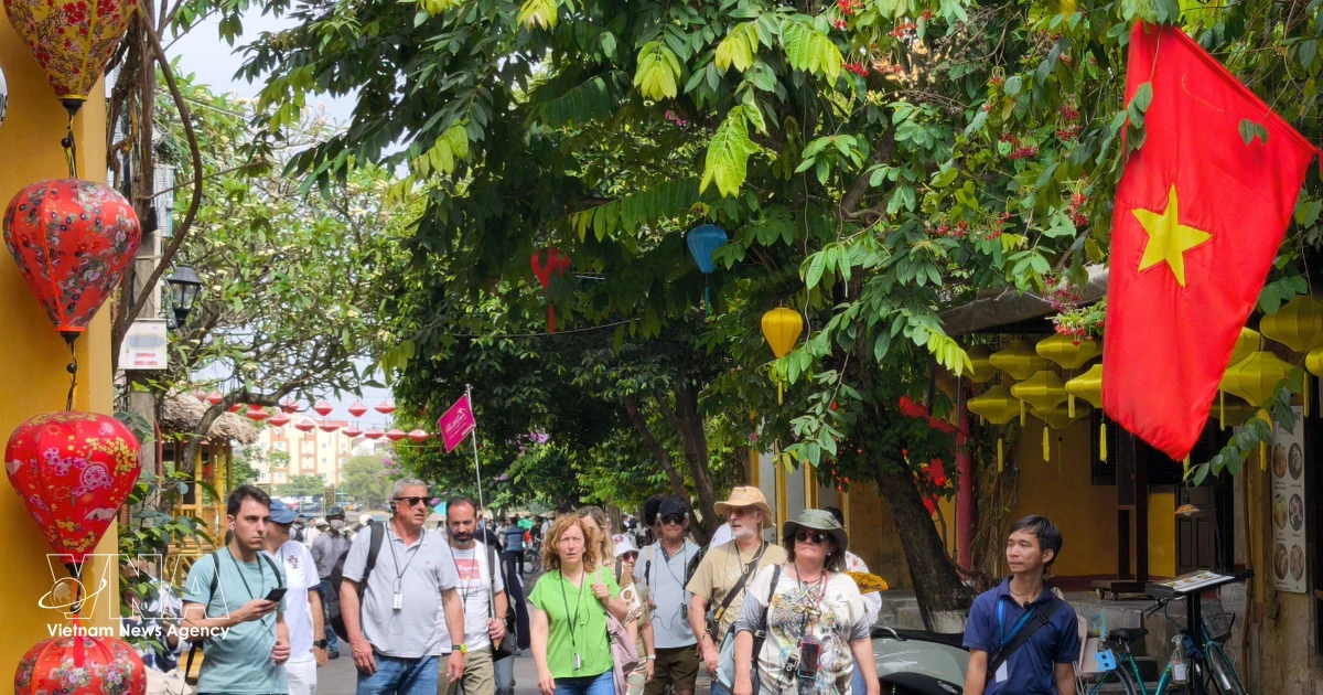 Tourism ready for National Day holiday, eyes year-end acceleration