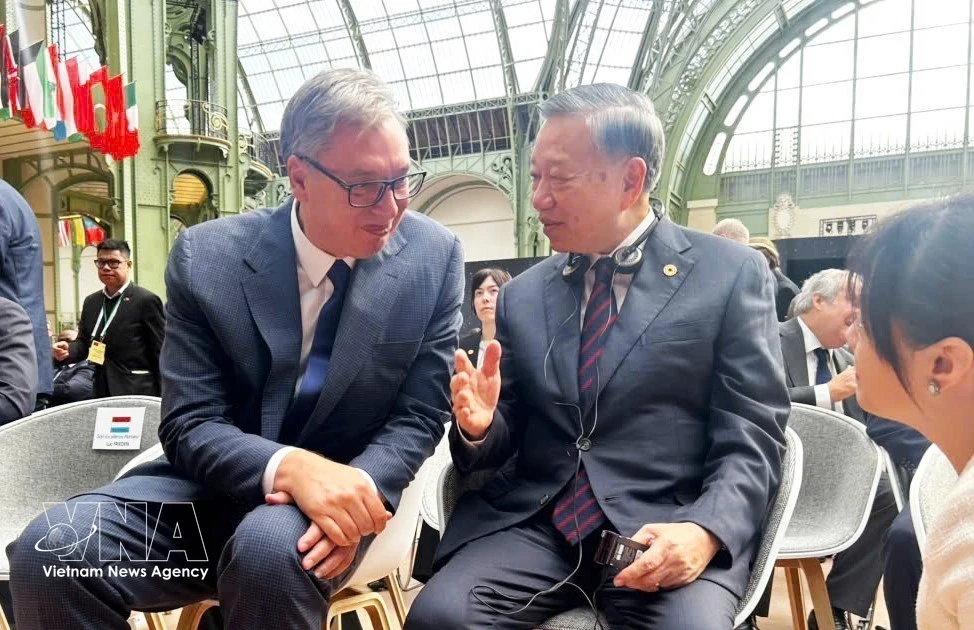 Vietnam's top leader meets foreign leaders on sidelines of International Space Summit