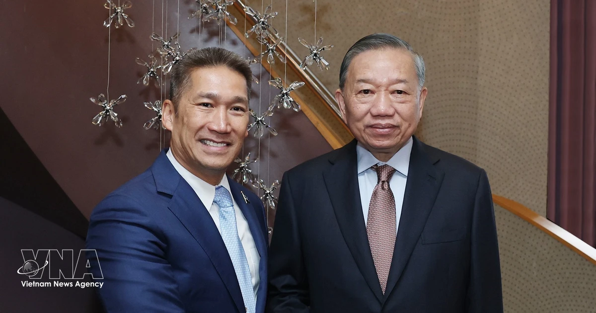 Top leader receives Acting US Secretary of the Navy in New York