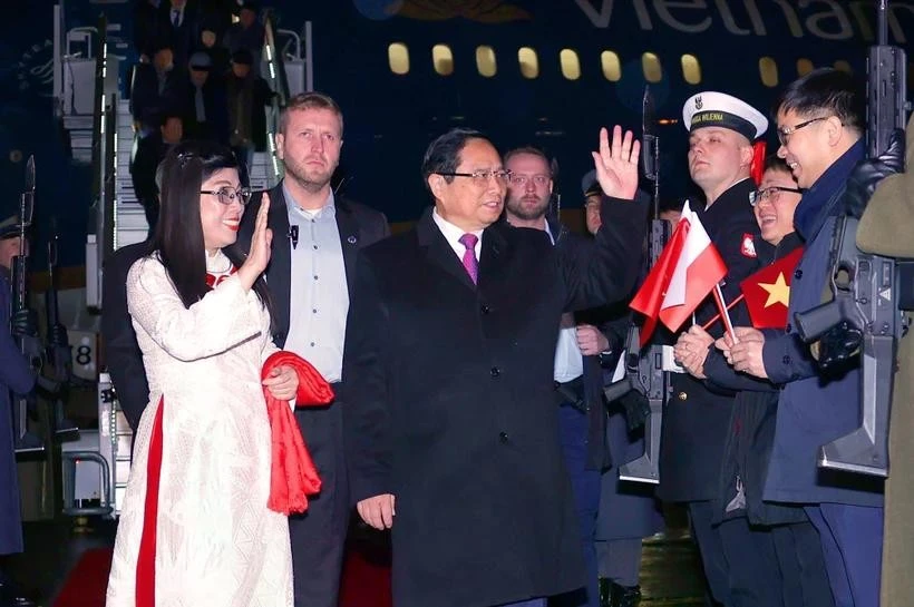PM arrives in Warsaw, beginning Poland visit
