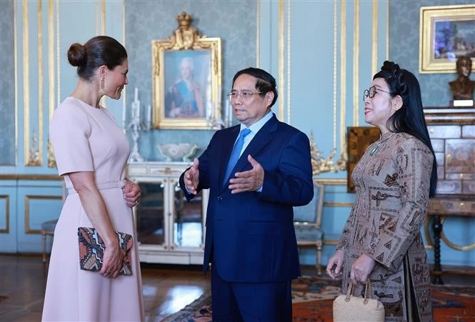 PM meets with Crown Princess of Sweden, her spouse