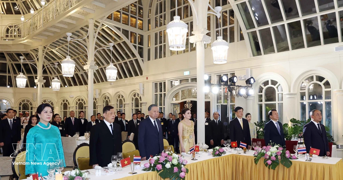 Top Vietnamese leader hosts banquet for King and Queen of Thailand