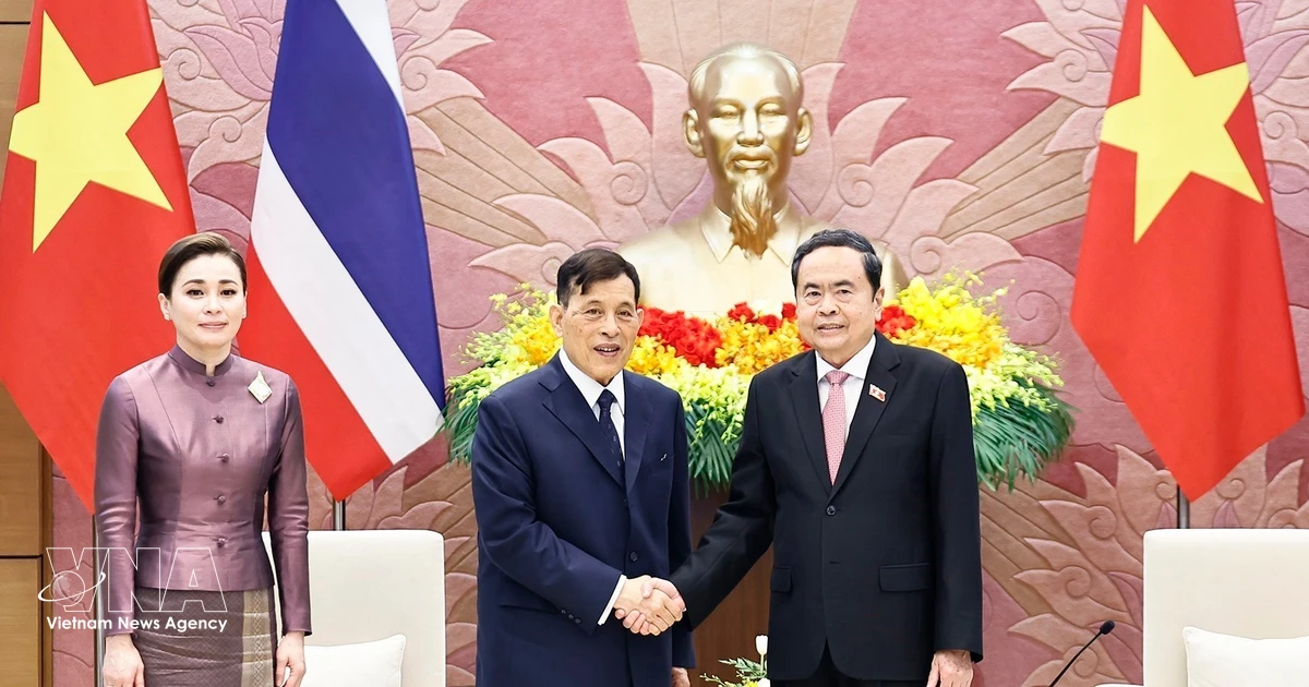 Top legislator meets with King of Thailand in Hanoi