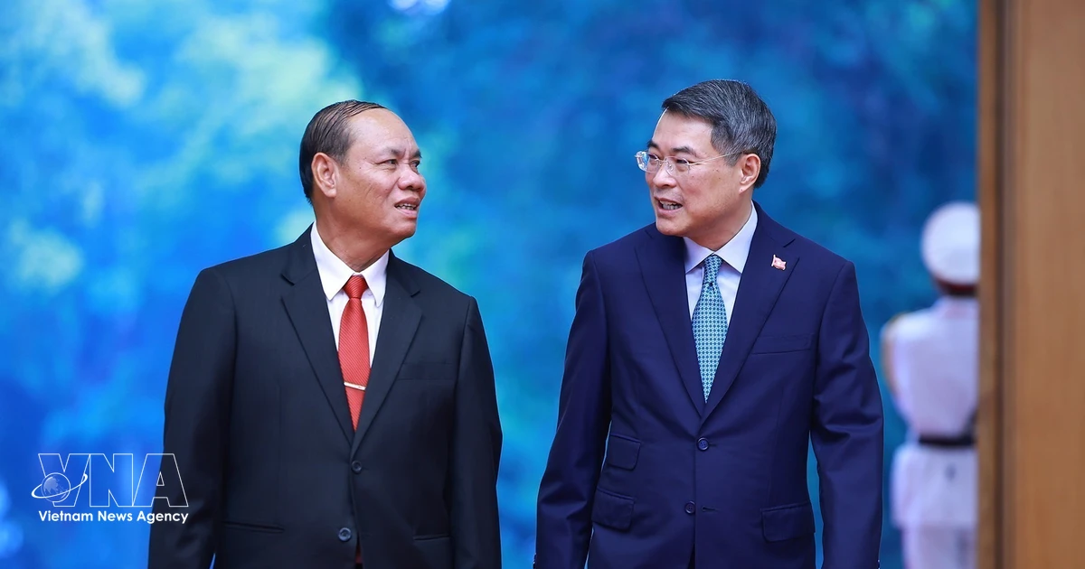 Vietnam gives top priority to relations with Laos: PM