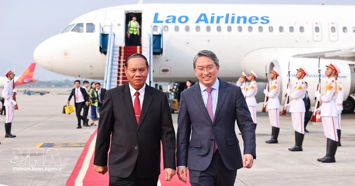 Lao Party leader arrives in Hanoi, beginning official visit to Vietnam