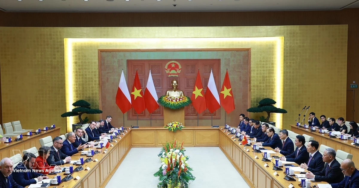 Monday Boost Vietnamese, Polish PMs seek ways to boost all-round cooperation