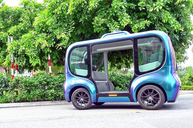 Hanoi allows 24-month trial of autonomous vehicles at Hoa Lac