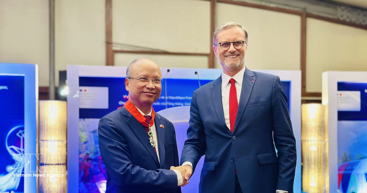 Former Vietnamese Ambassador to France awarded French honour