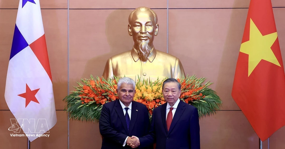 Panamanian President wraps up official visit to Vietnam