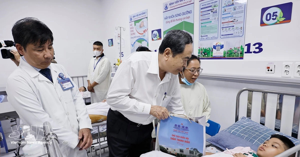 NA President visits child patients in Ho Chi Minh City on Mid-Autumn Festival