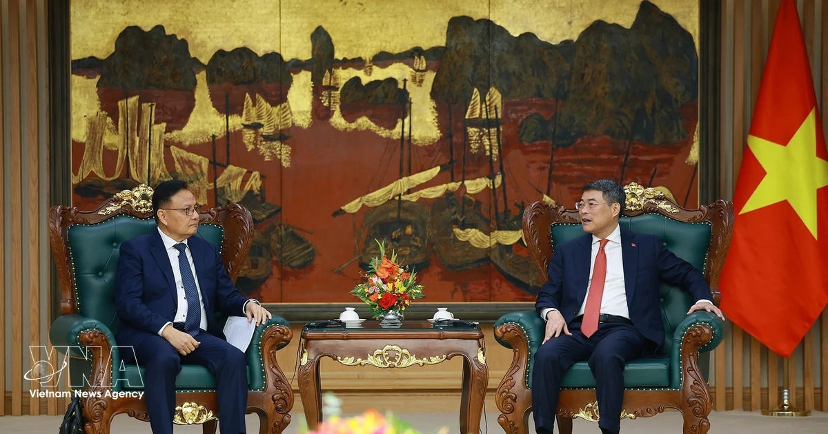 Vietnam prioritises strengthening relations with Laos: PM