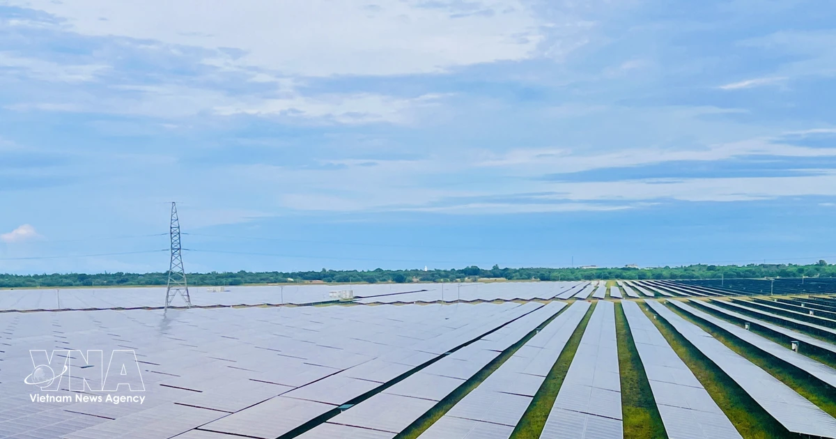 Việt Nam yêu cầu tăng tiết kiệm điện và đẩy nhanh điện mặt trời mái nhà năm 2026