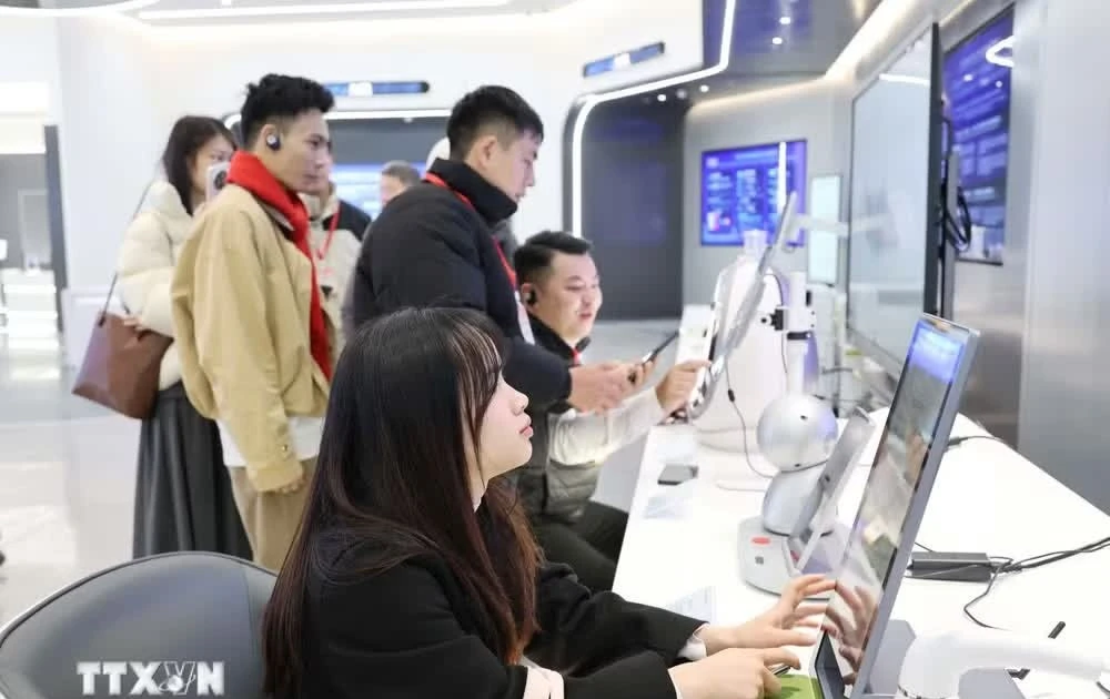 China’s Guangxi fosters AI cooperation with Vietnamese localities