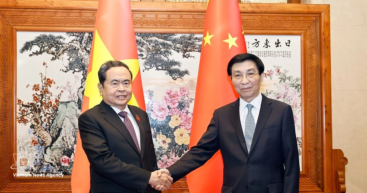 Vietnam, China to boost legislative, people-to-people exchanges