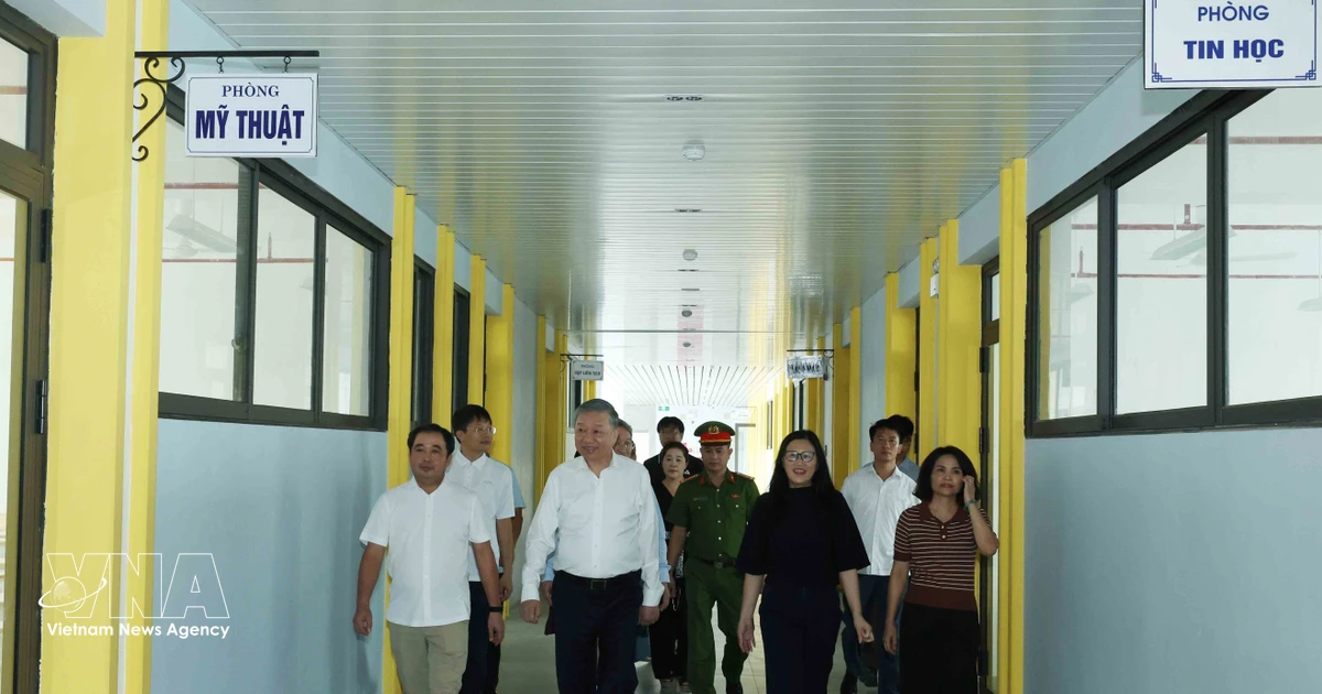 Top leader inspects key transport, education projects in Hanoi