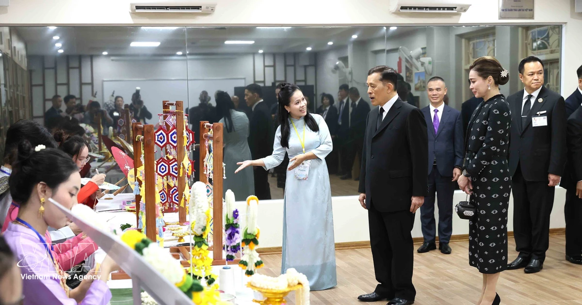 Thai King and Queen visit Hanoi University