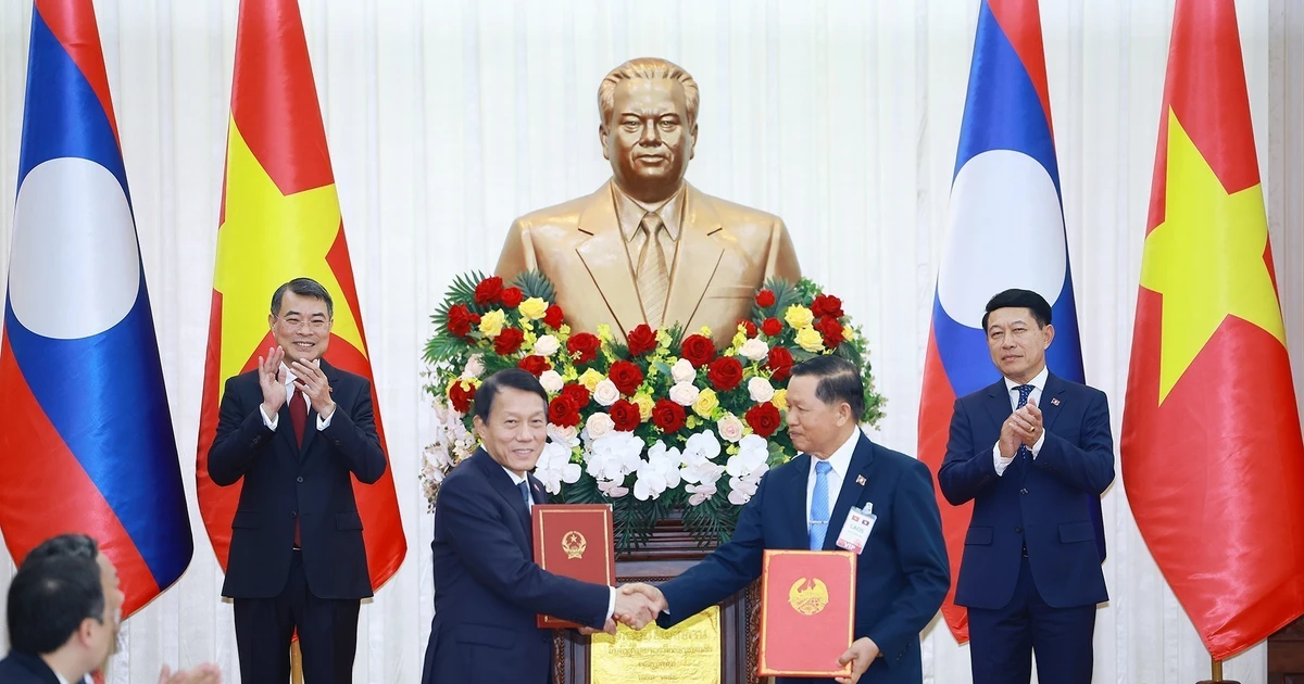 Vietnam, Laos seek breakthroughs in economic, transport, logistics connectivity