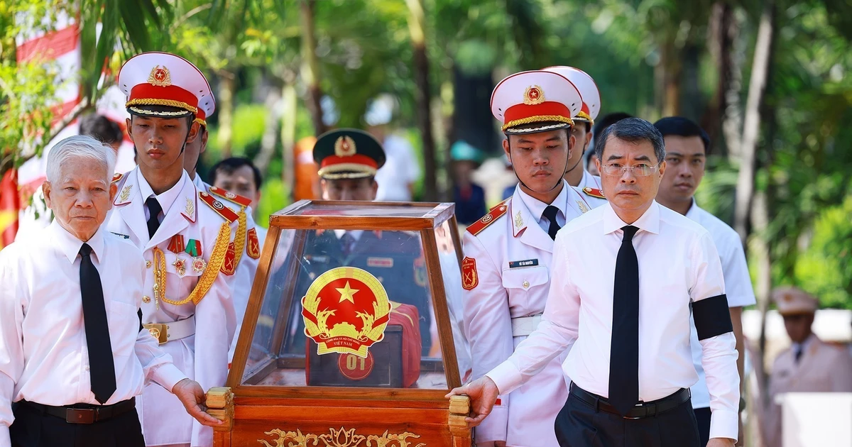 Prime Minister attends memorial service for 731 fallen soldiers in Ho Chi Minh City