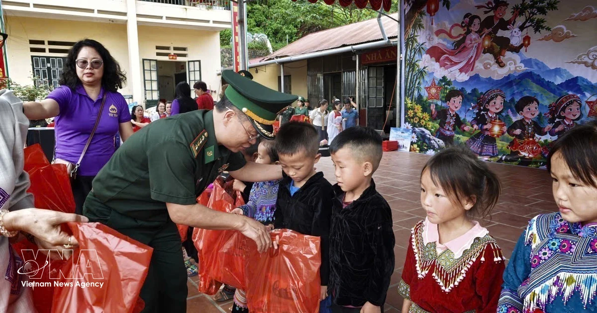 Mid-Autumn gifts, healthcare support reach border communities