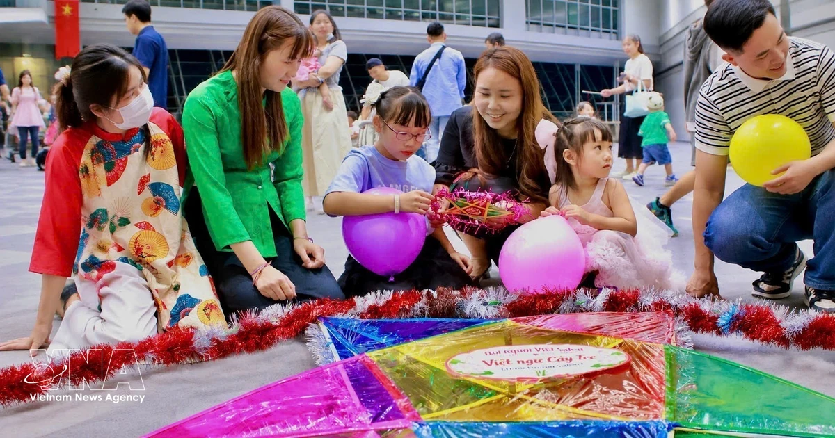 Vietnamese communities in Japan, Singapore celebrate Mid-Autumn Festival