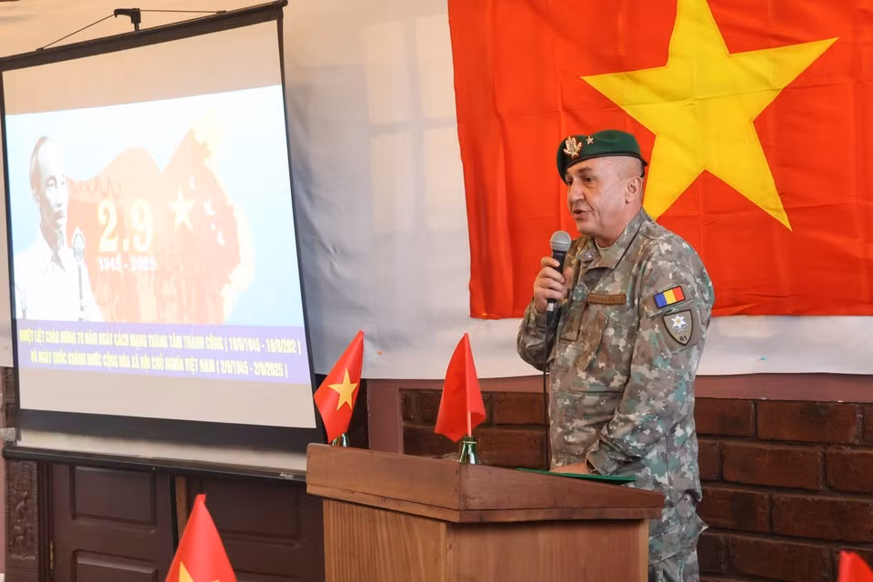 Brigadier General Nicolae Gabriel Oros, Mission Force Commander of the European Union Training Mission in the Central African Republic (EUTM RCA), shares his impression on the Vietnamese soldiers’ humility and spirit of sharing, helping international friends better understand Vietnam as a friendly and peace-loving nation. (Photo: VietnamPlus)