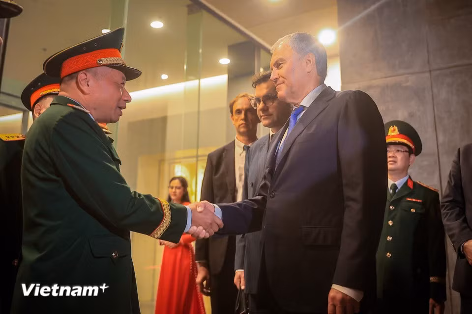 Volodin and his delegation wrap up their tour to the Vietnam Military History Museum. (Photo: VietnamPlus)