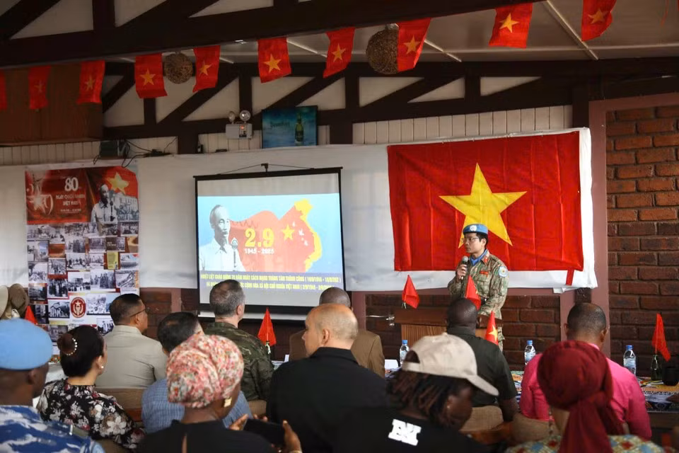 The ceremony to mark the 80th anniversary of the August Revolution and National Day is organised by the Vietnamese peacekeepers in the Central African Republic on September 2 morning. On foreign soil, the event becomes a bridge to promote the image of a heroic, humanistic and responsible Vietnam among international friends. (Photo: VietnamPlus)