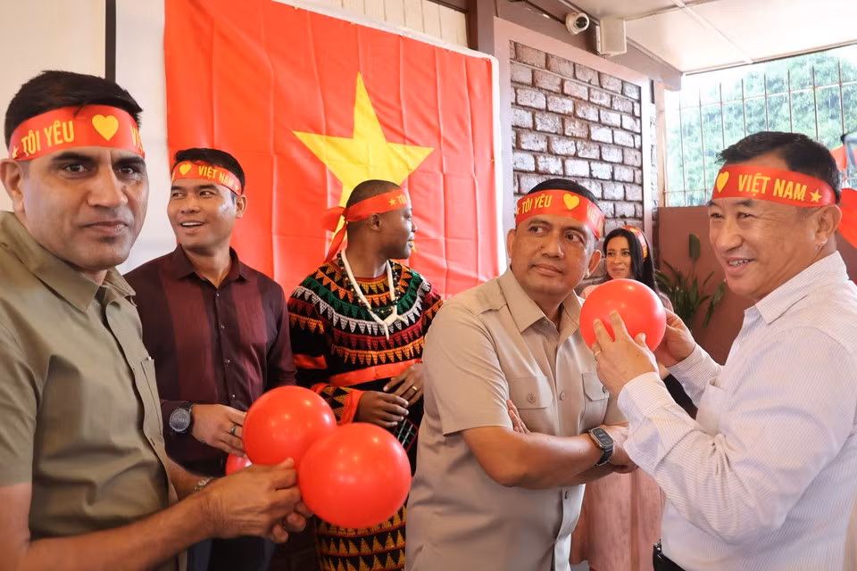 After the solemn ceremony, the soldiers of Uncle Ho transform the gathering into a vibrant celebration of culture. (Photo: VietnamPlus)