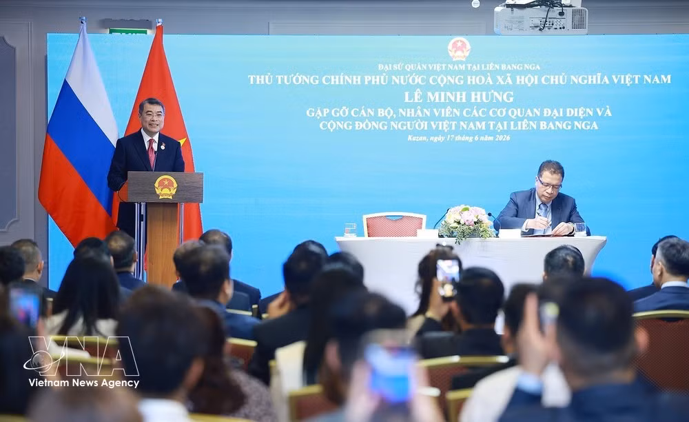 Gallery - Prime Minister meets Vietnamese diplomatic missions and overseas Vietnamese community in Russia - image 4