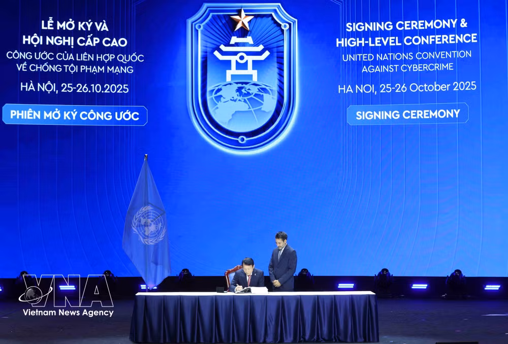 vnanet-cong-uoc-ha-noi.jpg