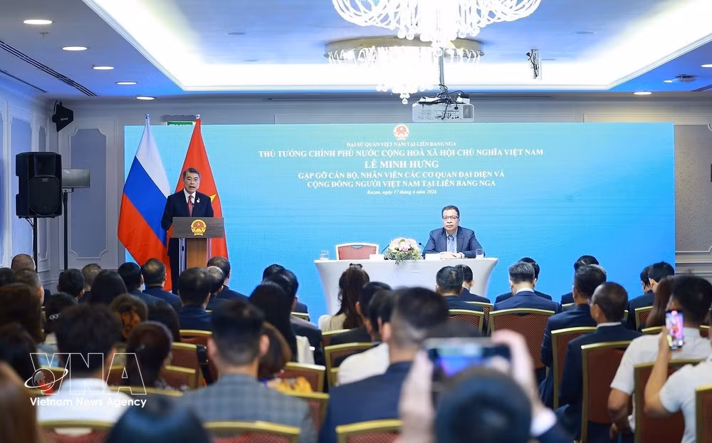 Gallery - Prime Minister meets Vietnamese diplomatic missions and overseas Vietnamese community in Russia - image 6